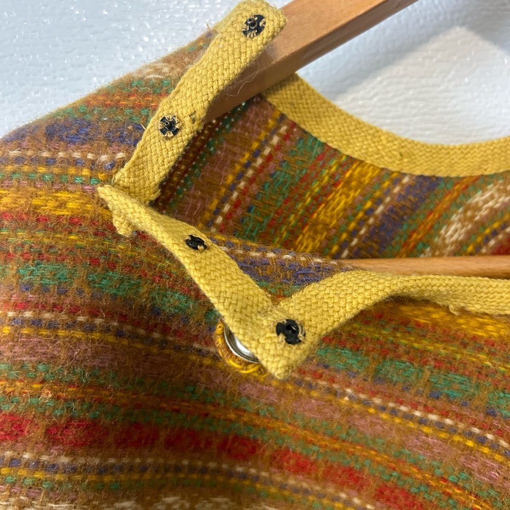 Vintage wool shawl. Handmade. Fits most. - Picture 2 of 3
